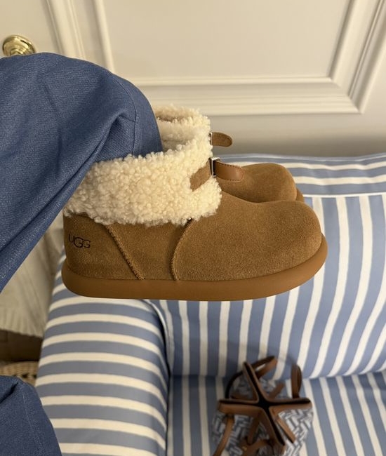 UGG Cloud-Like Shearling Boots with Vintage Double-Buckle