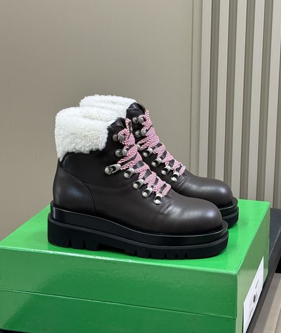 Bottega Veneta BV Suede Lace-up Ankle Boots Soft and Warm for Cold Weather