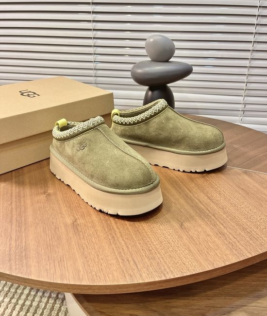 UGG Fuzzy Lined Slip On Platform Casual Comfort Boots