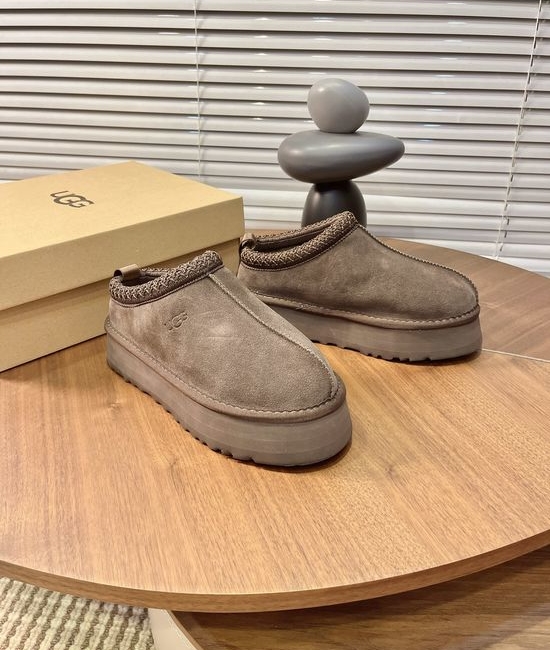 UGG Fuzzy Lined Slip On Platform Casual Comfort Boots