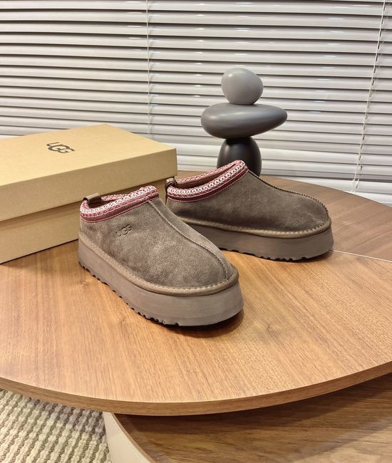 UGG Fuzzy Lined Slip On Platform Casual Comfort Boots