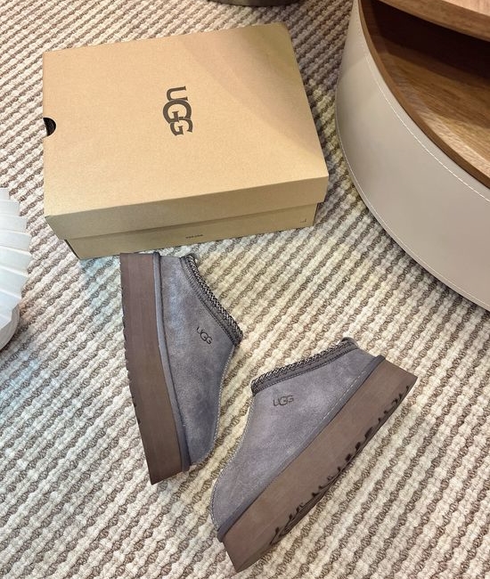 UGG Fuzzy Lined Slip On Platform Casual Comfort Boots