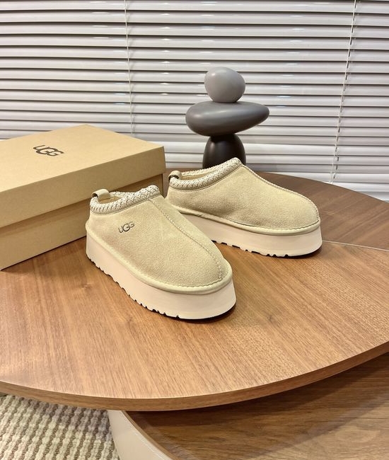 UGG Fuzzy Lined Slip On Platform Casual Comfort Boots