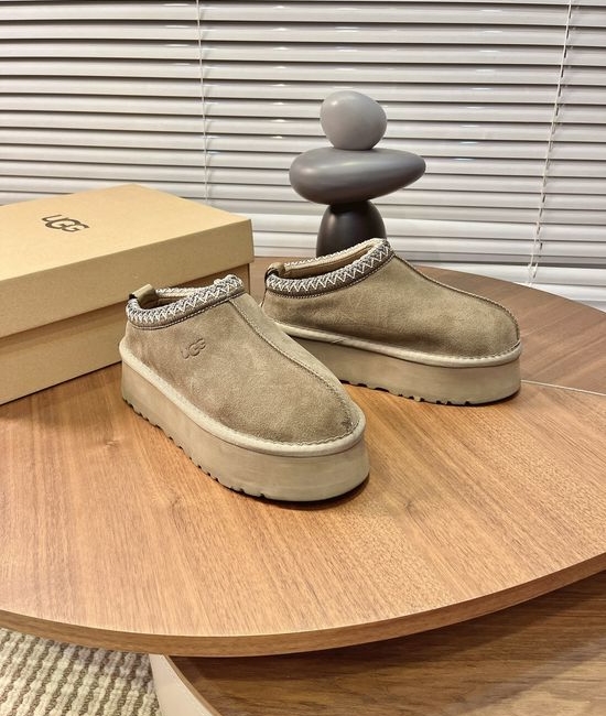 UGG Fuzzy Lined Slip On Platform Casual Comfort Boots