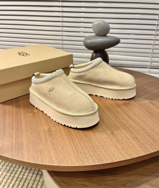 UGG Fuzzy Lined Slip On Platform Casual Comfort Boots