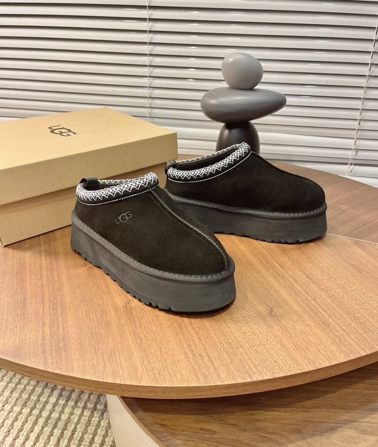 UGG Fuzzy Lined Slip On Platform Casual Comfort Boots