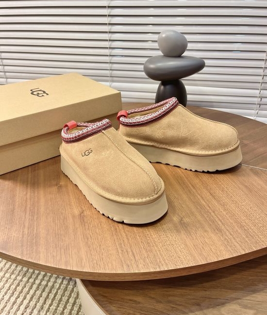 UGG Fuzzy Lined Slip On Platform Casual Comfort Boots