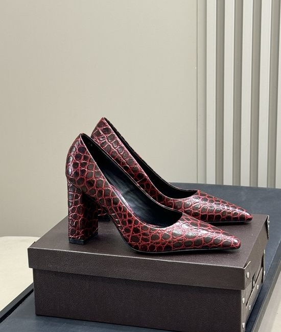 Alaia Elegant Crocodile Embossed Chunky Heel Pumps
