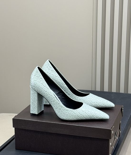 Alaia Elegant Crocodile Embossed Chunky Heel Pumps