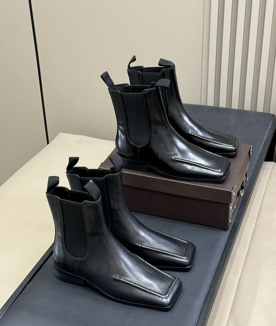 Alaia Premium Leather Square Toe Footwear Collection