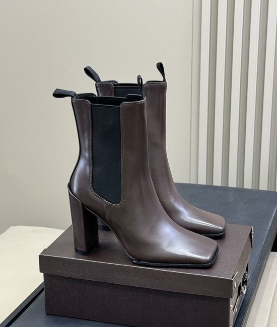 Alaia Elegant Square Toe Leather Short Boots