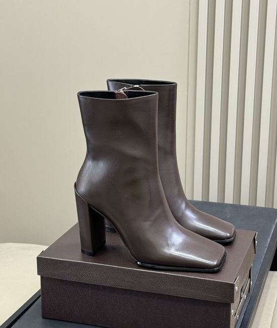 Alaia Elegant Square Toe Leather Short Boots