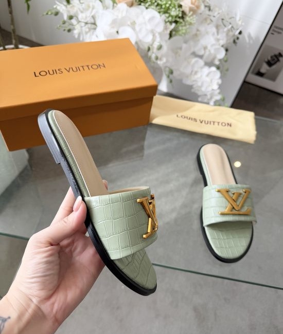 Louis Vuitton LV Classic Casual Slip On Slippers Durable Daily Footwear