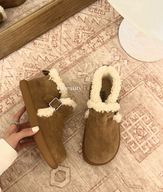 UGG Cloud-Like Shearling Boots with Vintage Double-Buckle