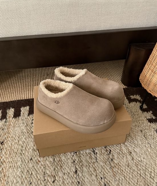 UGG Thick Sole Fuzzy Lined All Covered Warm Ankle Boots