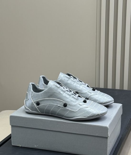 Balenciaga Classic Low-top Casual Sneakers With Rivet Details