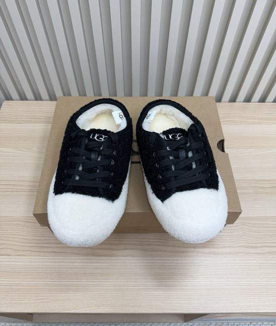 UGG Plush Lined Slip On Warm Comfort Casual Flats