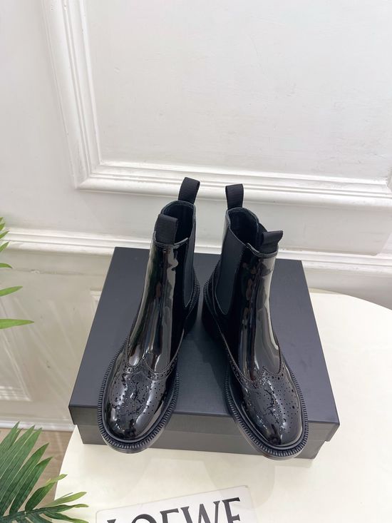Yves Saint Laurent Patent Leather Chelsea Boots Classic Retro Comfortable Sole