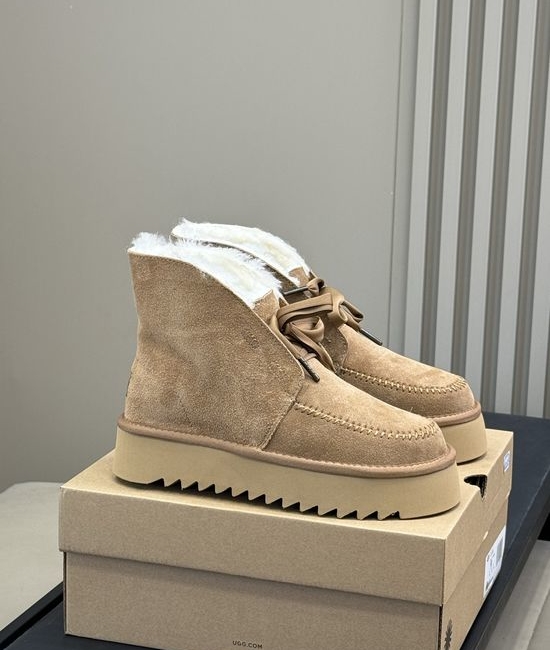 UGG Shearling Lined Platform Shoes Leg Slimming Comfortable