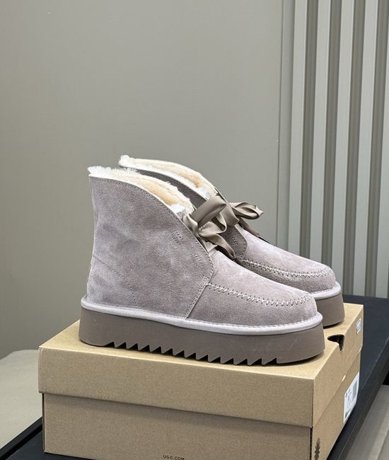UGG Shearling Lined Platform Shoes Leg Slimming Comfortable
