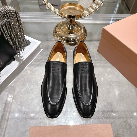 Miu Miu Vintage Distressed Leather Loafers Classic Retro Design
