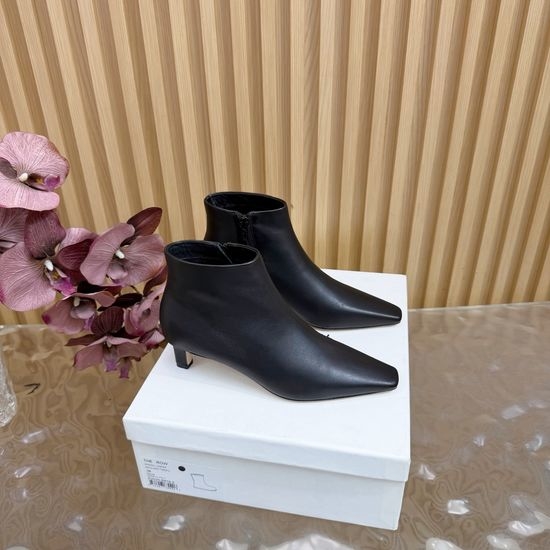 Gucci Pointed Toe Kitten Heel Ankle Boots With Stretch Upper