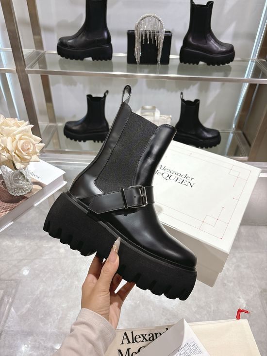 McQueen Comfortable Leather Chelsea Boots with Non-slip Sole