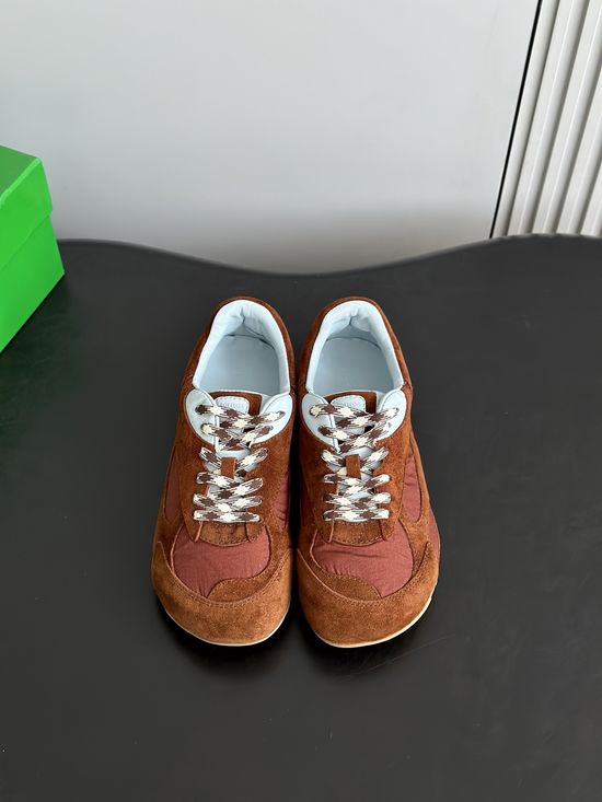 Bottega Veneta Retro Couple s Sneakers with Geometric Pattern Sole