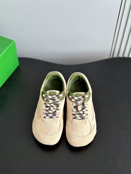 Bottega Veneta Retro Couple s Sneakers with Geometric Pattern Sole