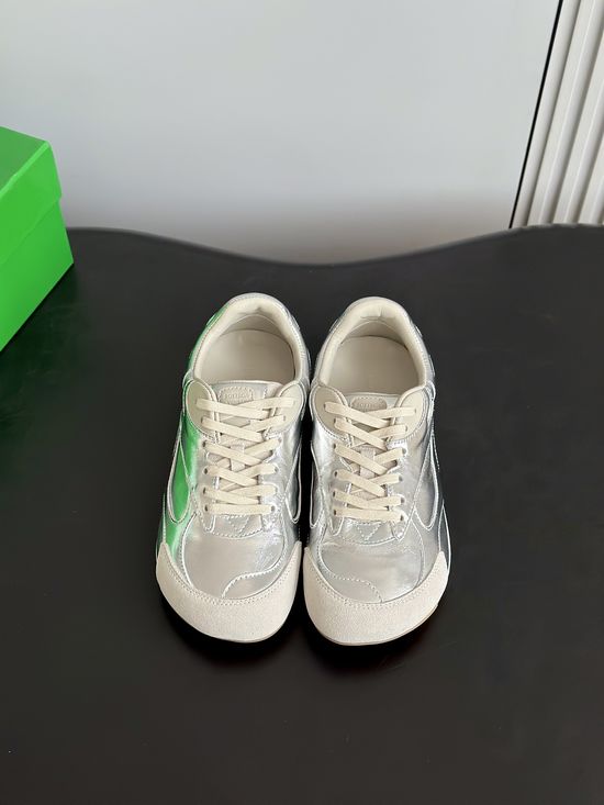 Bottega Veneta Retro Couple s Sneakers with Geometric Pattern Sole