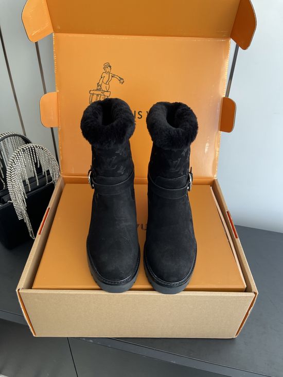 Louis Vuitton Suede Ankle Boots with Warm Shearling Lining Non-slip Sole