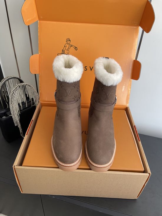 Louis Vuitton Suede Ankle Boots with Warm Shearling Lining Non-slip Sole