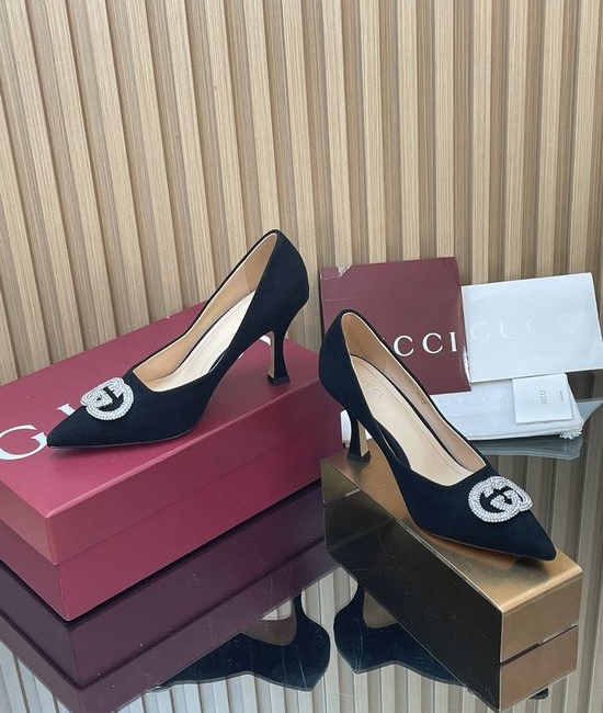 Gucci Crystal Buckle Patent Leather Mid Heel Dress Pumps