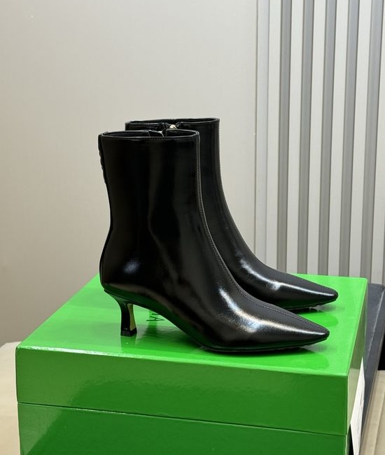 Bottega Veneta BV Pointed Toe Kitten Heel Ankle Boots Zipper Slimming Comfortable