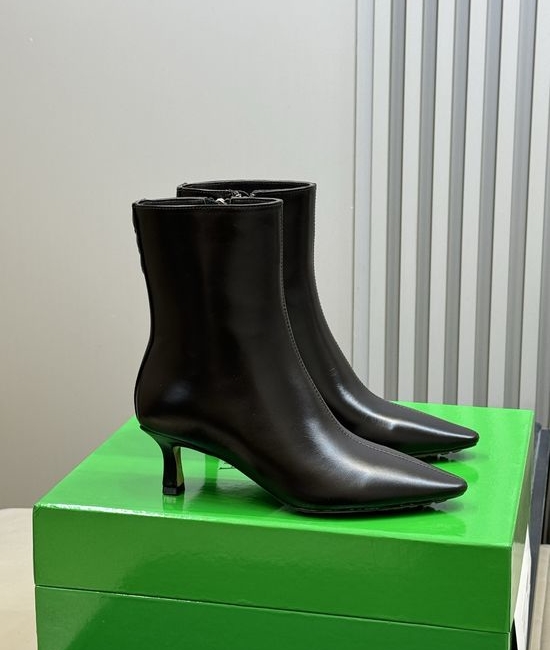 Bottega Veneta BV Pointed Toe Kitten Heel Ankle Boots Zipper Slimming Comfortable