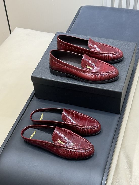 Yves Saint Laurent Pleated Leather Loafers for Everyday Wear