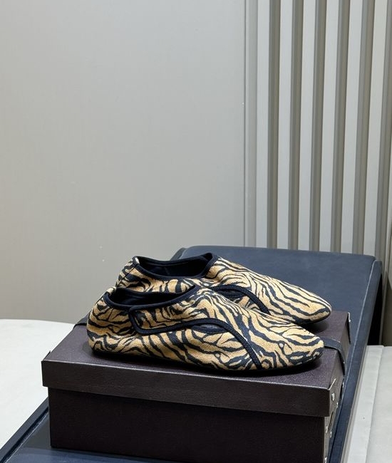 Alaia Glossy Leather Loafers Easy Slip On Style