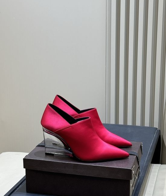 Alaia Pointed Toe Ankle Boots with Clear Chunky Heel