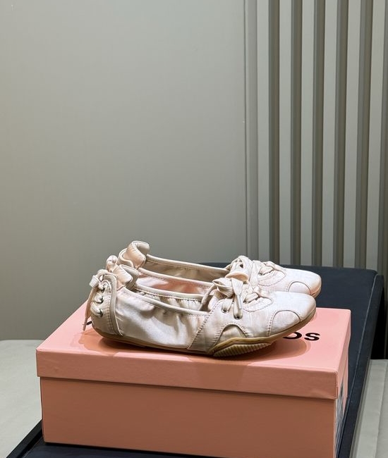 Acne Studios Charming Ballet Flats with Delicate Details