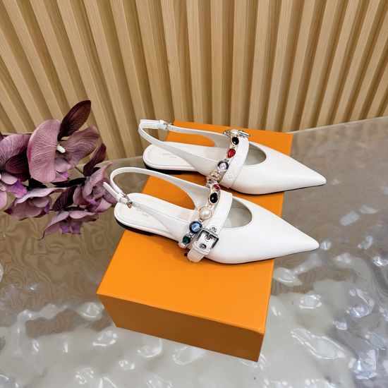 Louis Vuitton Pointed Toe Chain Decor Leather Flats Kitten Heel Sandals