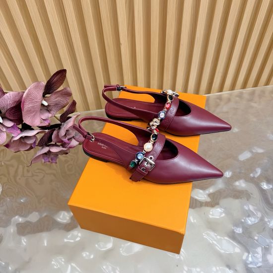 Louis Vuitton Pointed Toe Chain Decor Leather Flats Kitten Heel Sandals