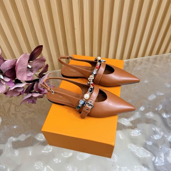 Louis Vuitton Pointed Toe Chain Decor Leather Flats Kitten Heel Sandals