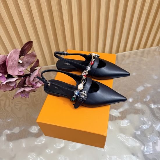 Louis Vuitton Pointed Toe Chain Decor Leather Flats Kitten Heel Sandals