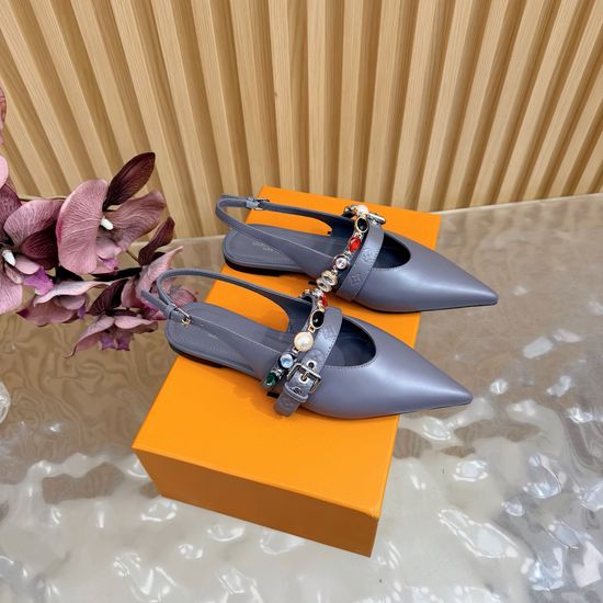 Louis Vuitton Pointed Toe Chain Decor Leather Flats Kitten Heel Sandals