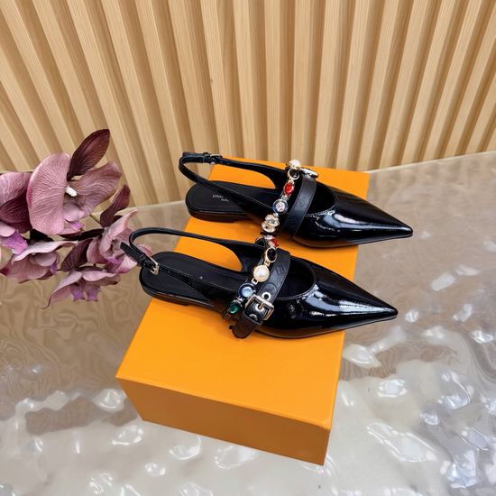 Louis Vuitton Pointed Toe Chain Decor Leather Flats Kitten Heel Sandals