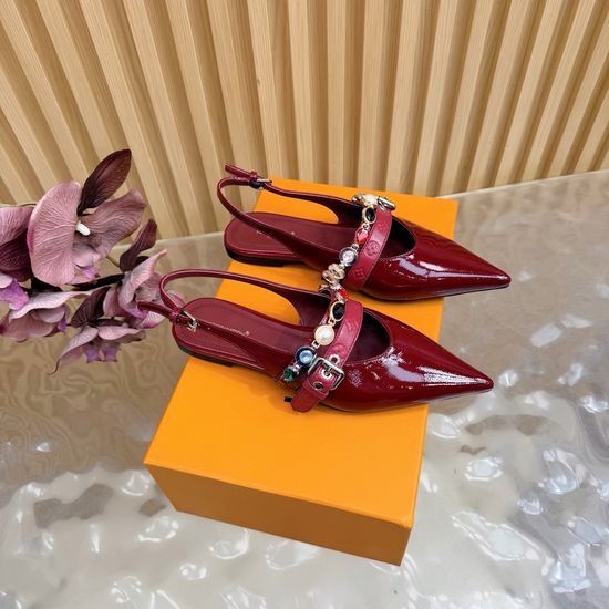Louis Vuitton Pointed Toe Chain Decor Leather Flats Kitten Heel Sandals
