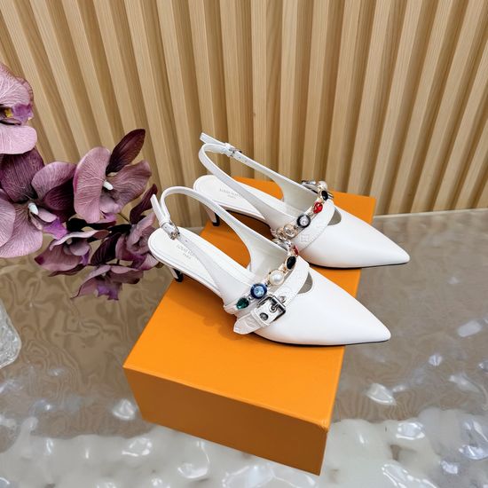 Louis Vuitton Pointed Toe Chain Decor Leather Flats Kitten Heel Sandals