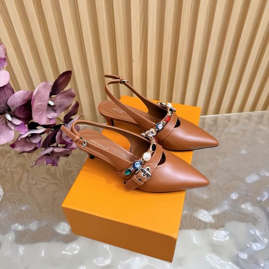 Louis Vuitton Pointed Toe Chain Decor Leather Flats Kitten Heel Sandals