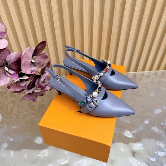 Louis Vuitton Pointed Toe Chain Decor Leather Flats Kitten Heel Sandals