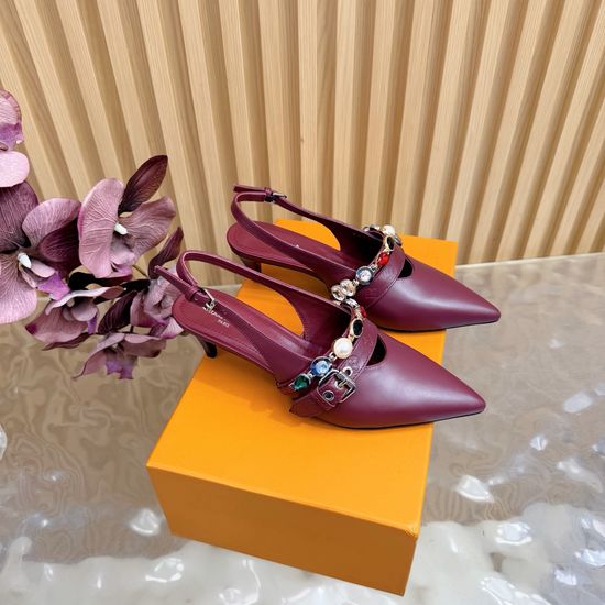 Louis Vuitton Pointed Toe Chain Decor Leather Flats Kitten Heel Sandals